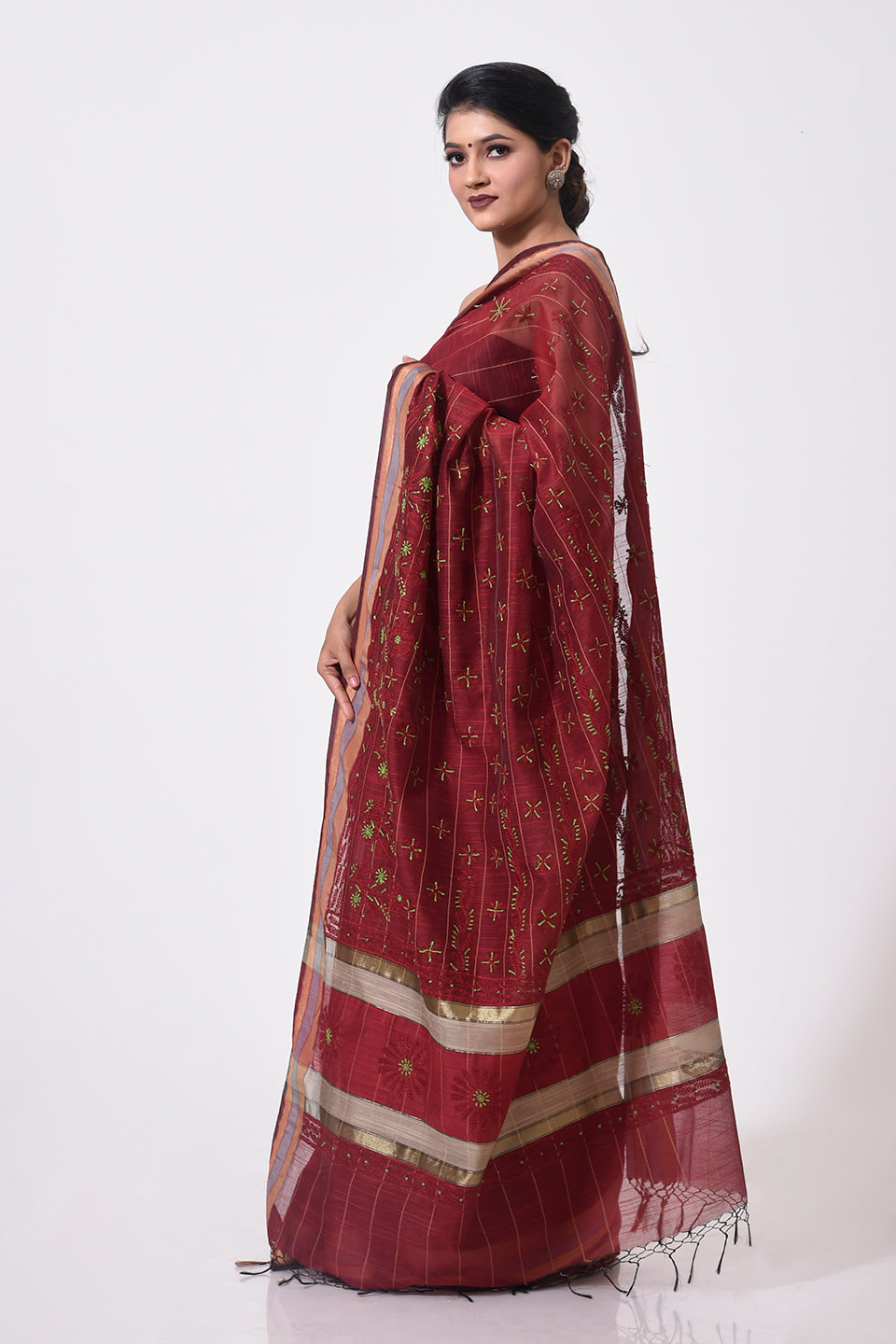 Lucknow Chikan Emporium Hand Chikankari chanderi maroon colour saree With same Colour Blouse piece included.