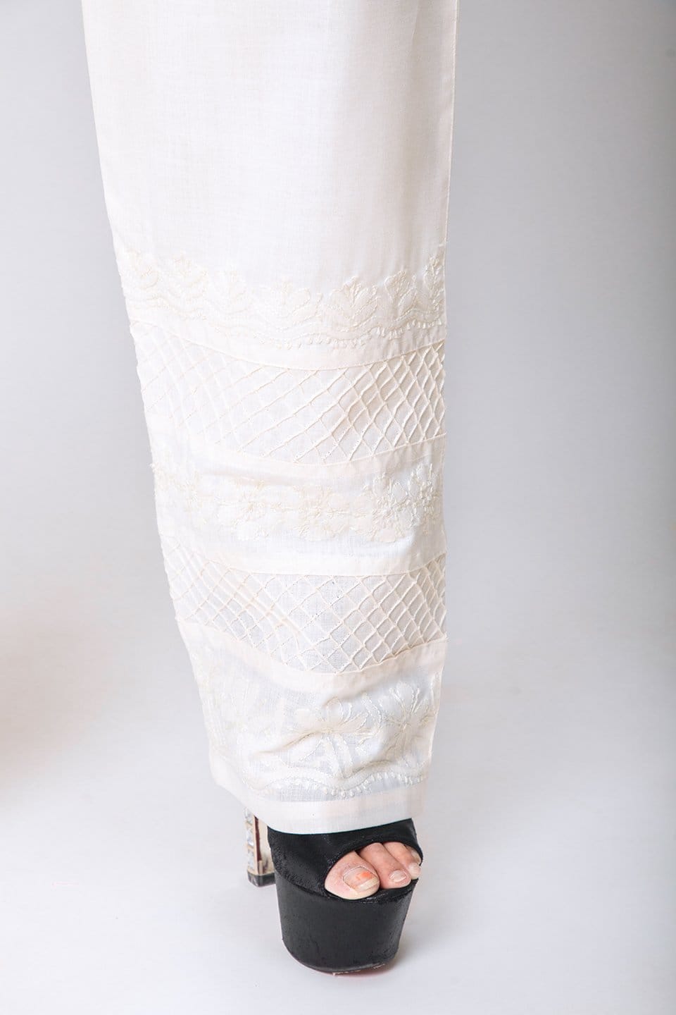 Lucknow Chikan Emporium Hand Chikankari Palazzo (Cream Color)