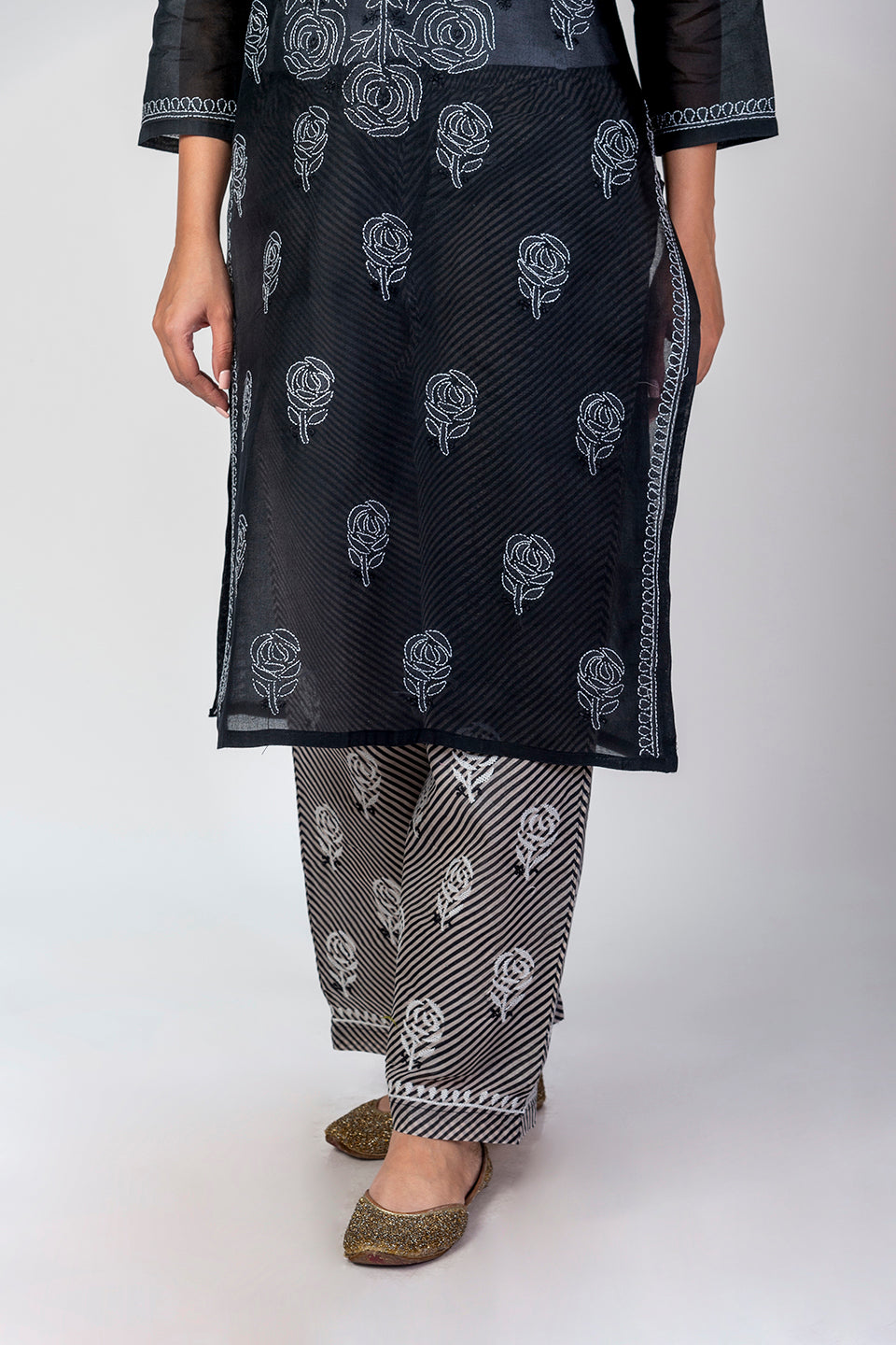 Soft Skin Friendly Cotton Nice Black Colour Laheria(Stripes) Print Palazzo With Plain Kurta Set Hand Chikankari Lucknow Chikan Emporium