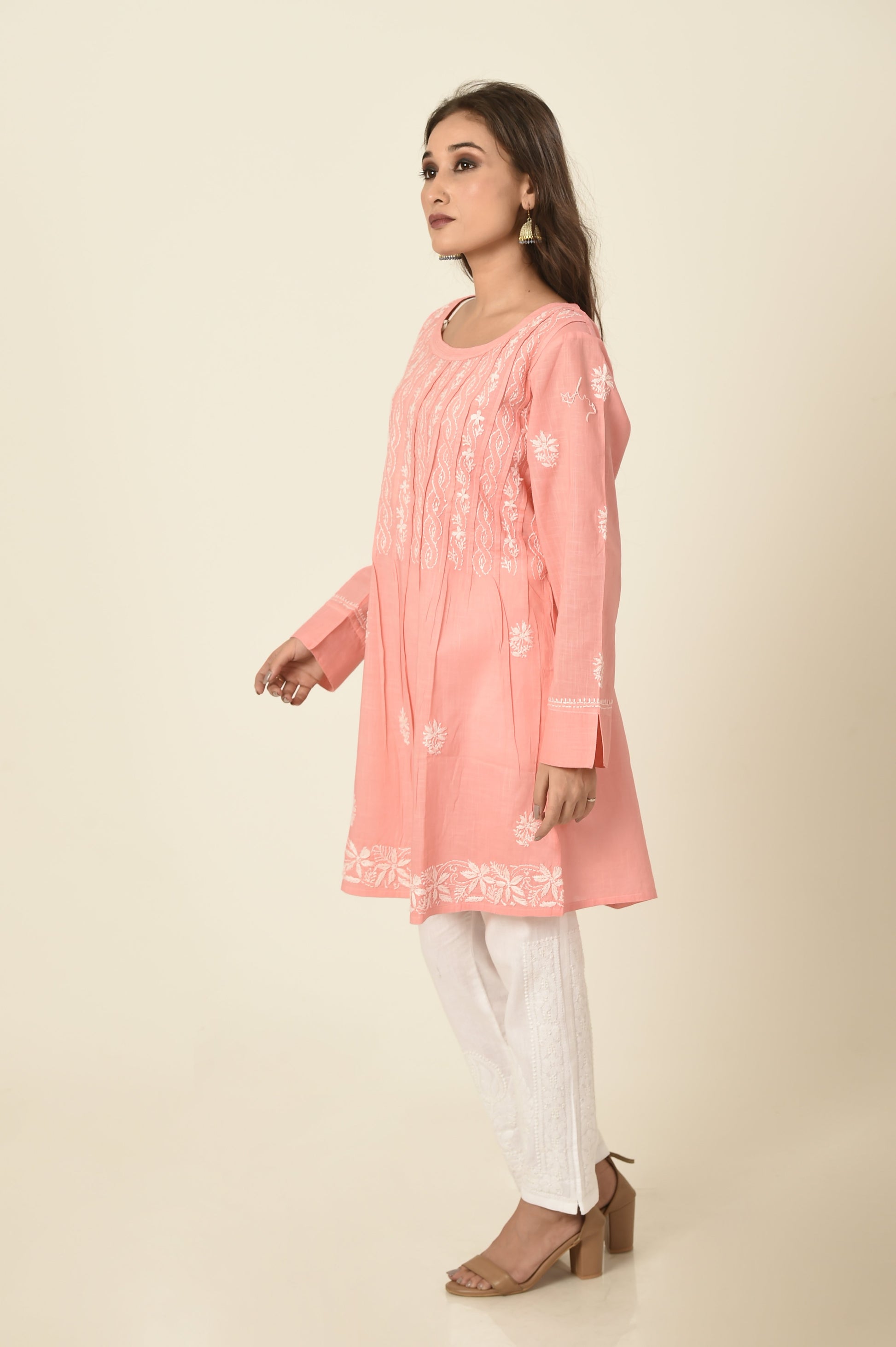 lucknow-chikan-emporium-hand-chikankari-kurti-nice-peach