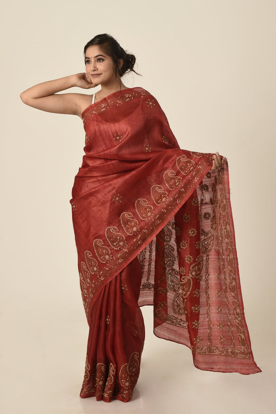 Lucknow Chikan Emporium khadi silk saree maroon colour with same colour blouse piece included.