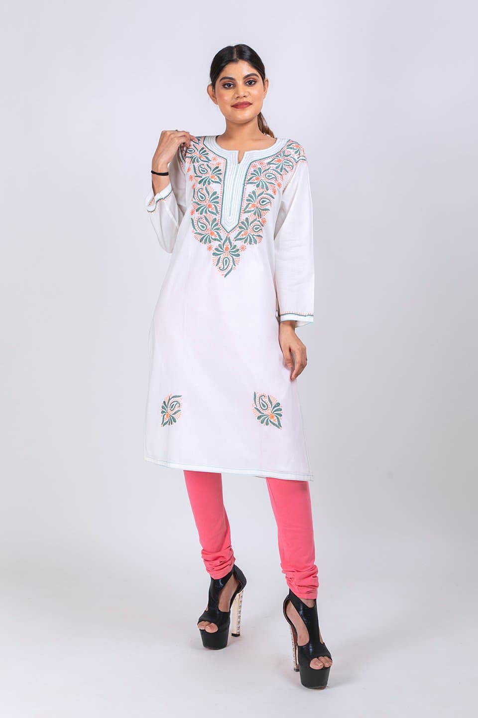 Lucknow Chikan Emporium Hand Chikankari  Cotton  Kurti (Cream Color) 