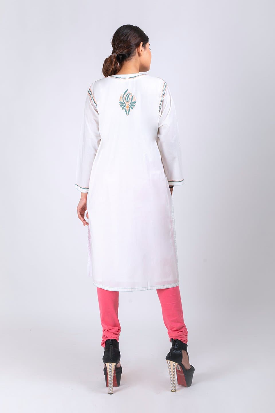 Lucknow Chikan Emporium Hand Chikankari  Cotton  Kurti (Cream Color) 