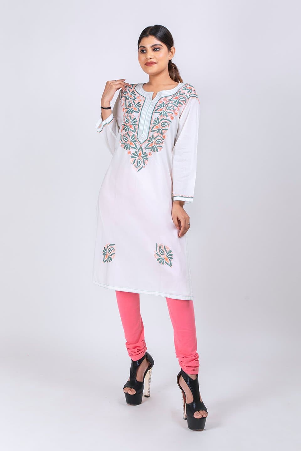 Lucknow Chikan Emporium Hand Chikankari  Cotton  Kurti (Cream Color) 