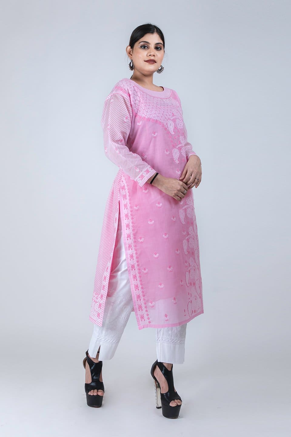 Women kurti,kurti & kurtas, designer kurti,stylish kurti,flower kurti,  embroidery kurti,chikan kurti,cotton