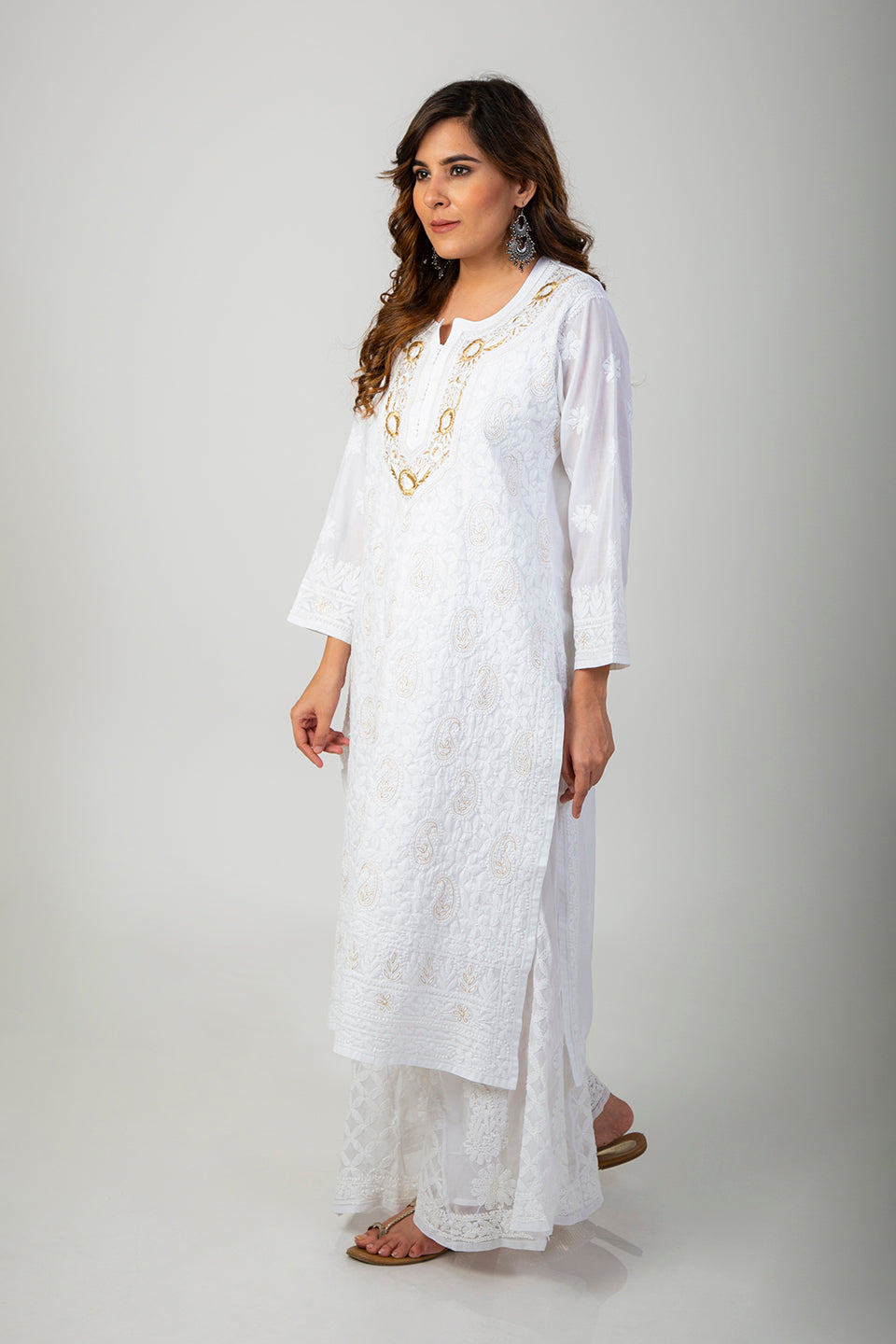 Skin Friendly cotton (White Color) Hand Chikankari Kurti Lucknow Chikan Emporium.