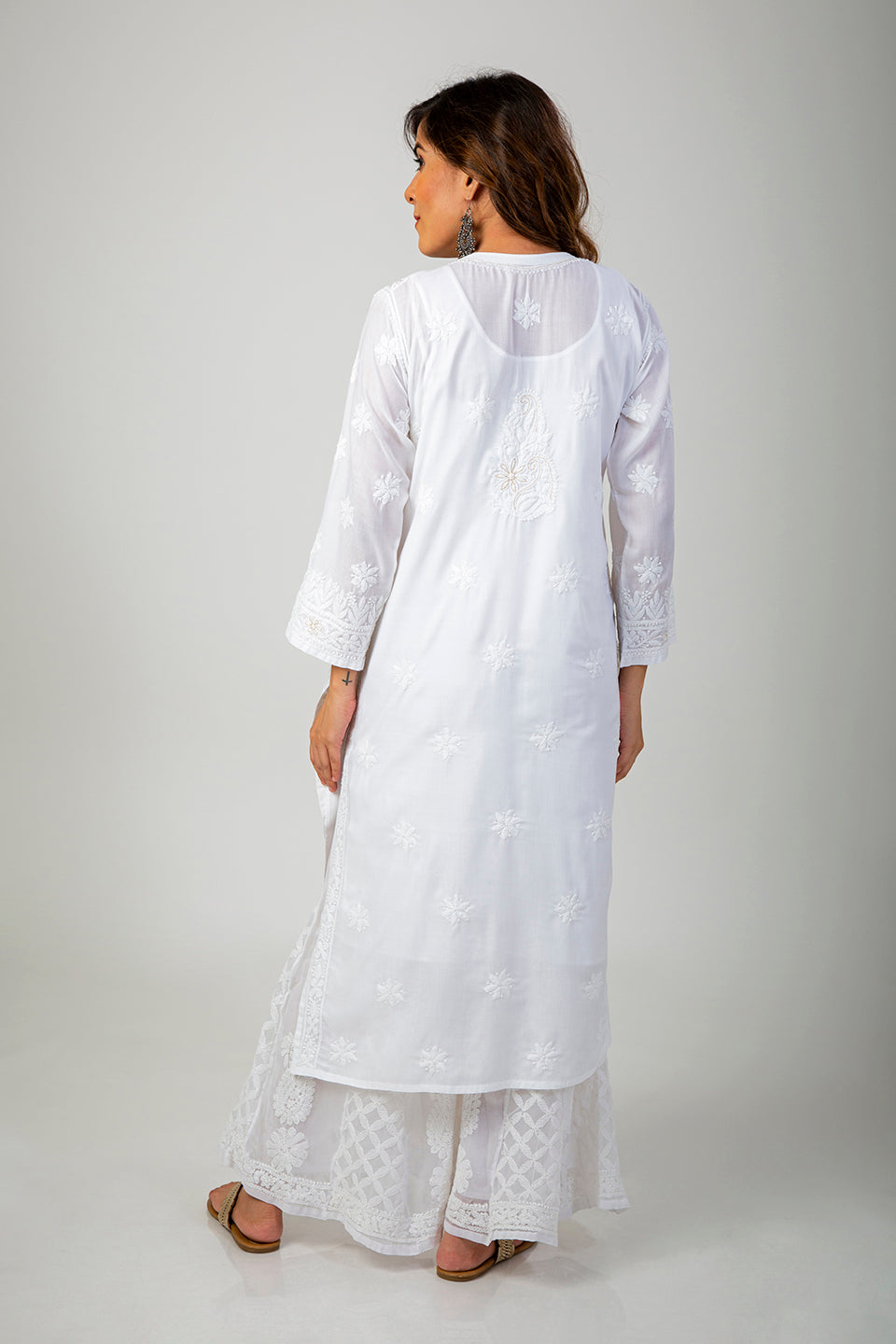Skin Friendly cotton (White Color) Hand Chikankari Kurti Lucknow Chikan Emporium.
